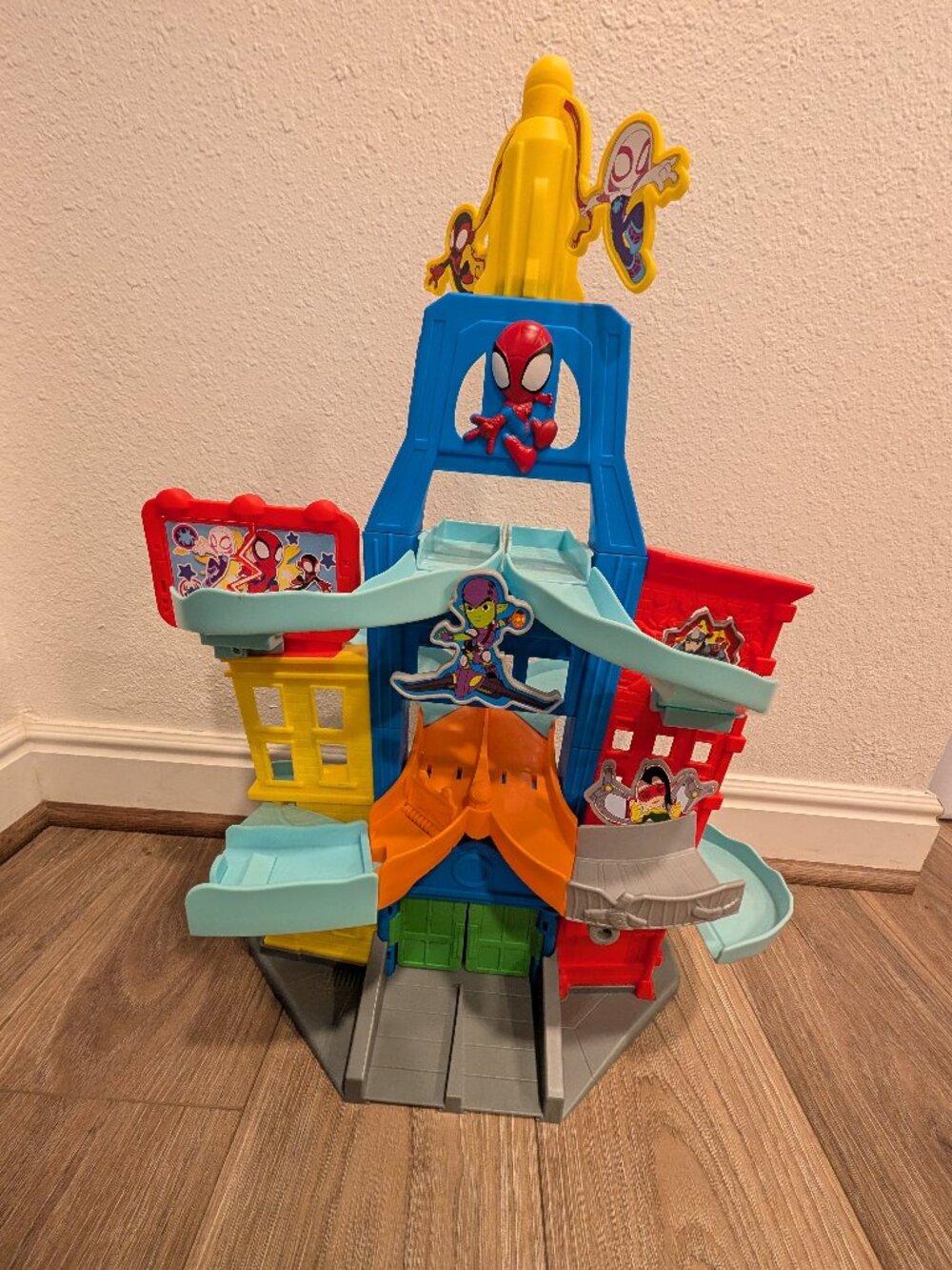 Spidey and His Amazing Friends Collectible Metals City Track Set Exclusive Slot